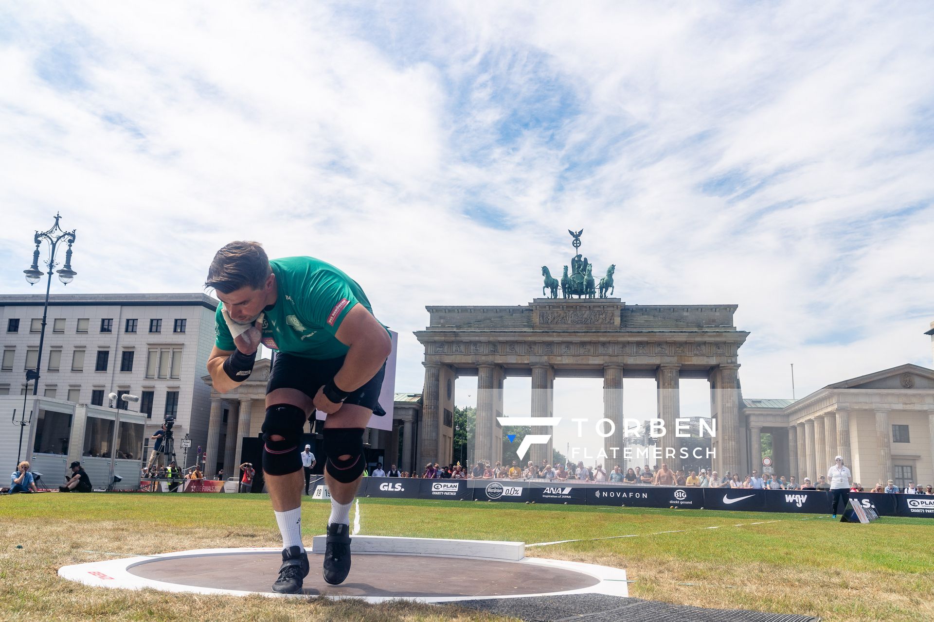 David Storl (SC DHfK Leipzig e.V.) beim Kugelstossen waehrend der deutschen Leichtathletik-Meisterschaften auf dem Pariser Platz am 24.06.2022 in Berlin